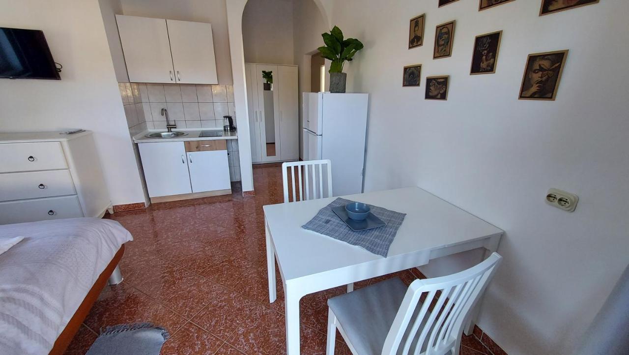 Appartamento Soline Ada Pjescana Uvala Esterno foto
