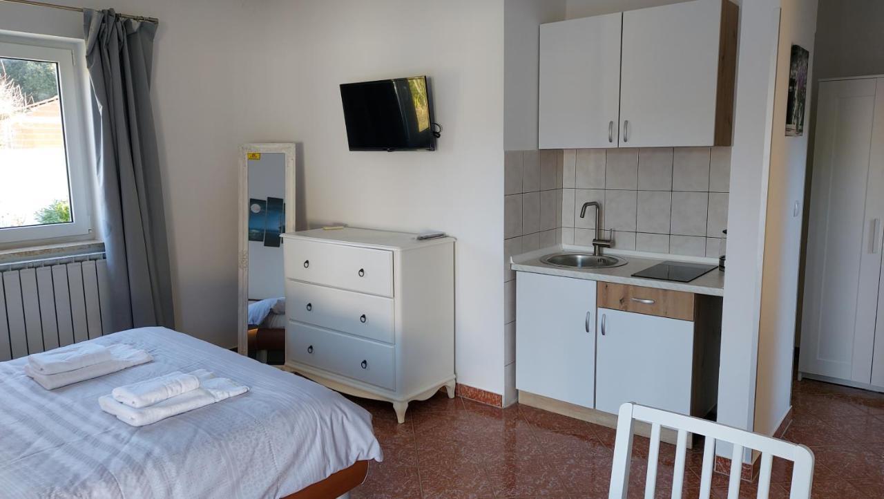 Appartamento Soline Ada Pjescana Uvala Esterno foto
