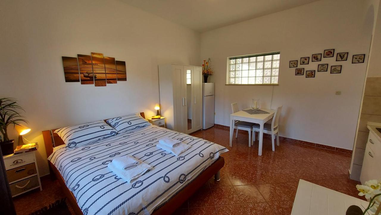 Appartamento Soline Ada Pjescana Uvala Esterno foto