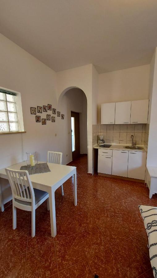 Appartamento Soline Ada Pjescana Uvala Esterno foto