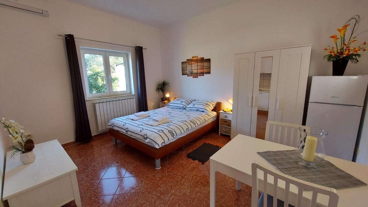 Appartamento Soline Ada Pjescana Uvala Esterno foto